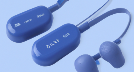 ¿Cómo puedo saber si mis auriculares Bluetooth son compatibles con aplicaciones de voz como Siri o Google Assistant?