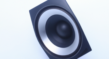 ¿Cuál es el rango de frecuencia de sonido que pueden reproducir los altavoces Bluetooth?