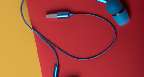Los auriculares Bluetooth perfectos para disfrutar de tus podcasts favoritos.